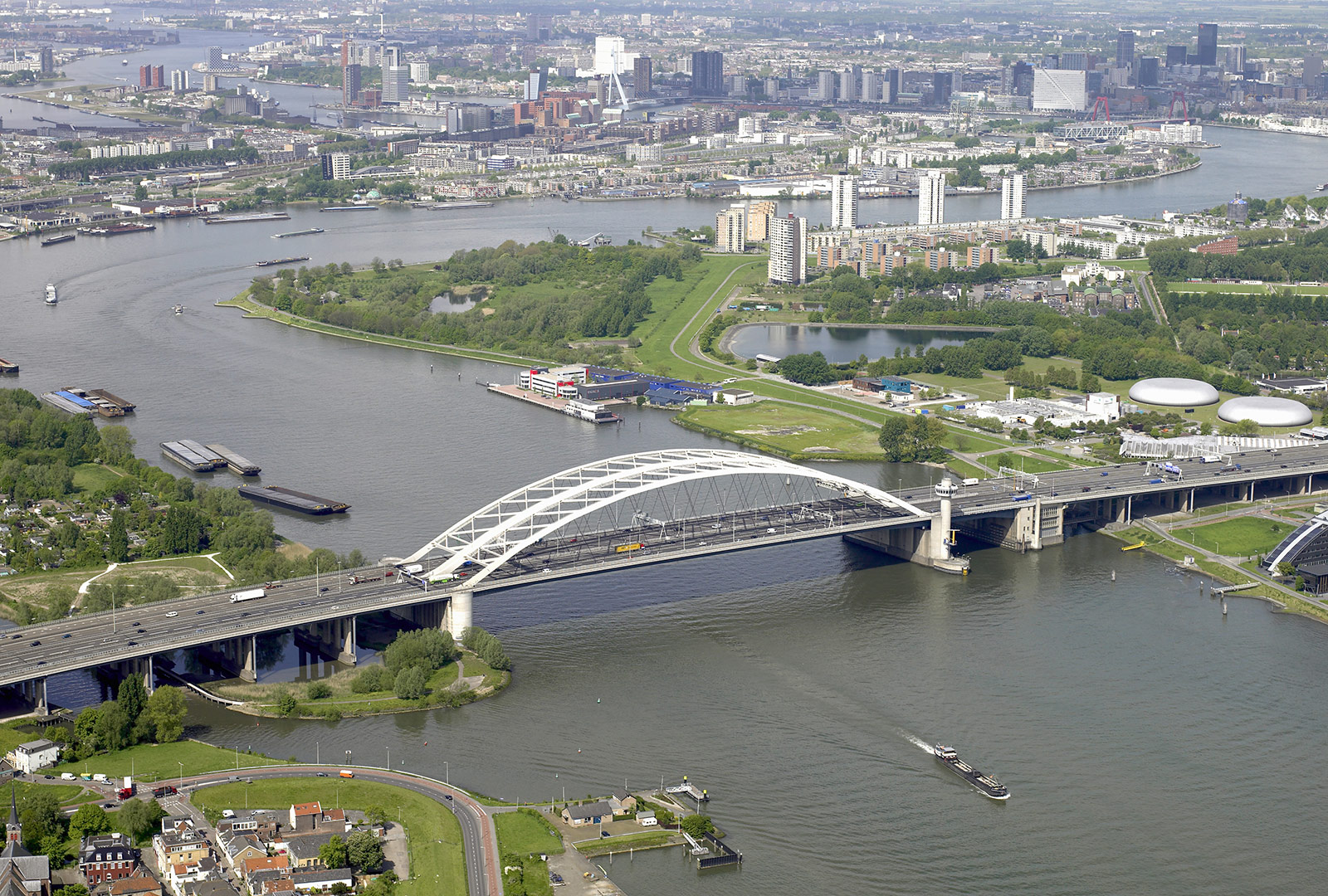 Rotterdamse rivieroevers verzachten